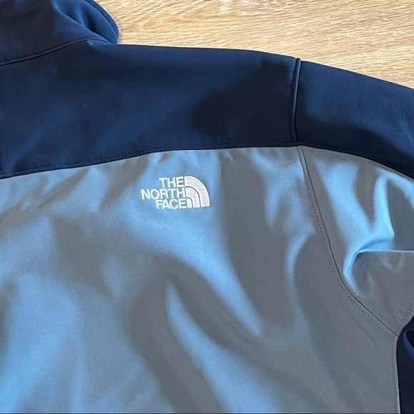 Blue two toned color block north face jacket - Picture 3 of 4